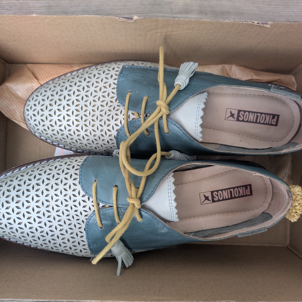 Pikolinos Blue and White Patterned Shoes